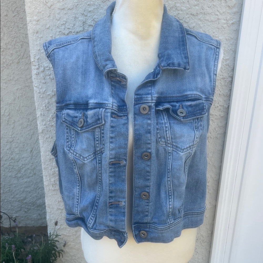 TORRID Women's Light Wash Denim Sleeveless Vest Size 3X - Picture 2 of 9